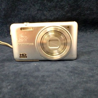 OLYMPUS D-715