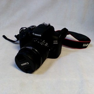 CANON EOS 2000D