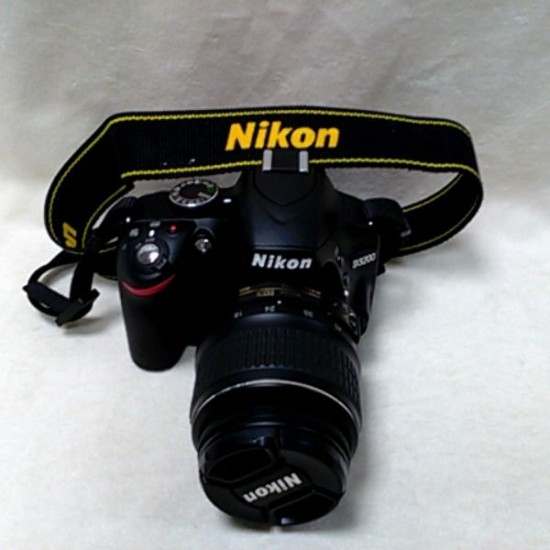 NIKON D3200