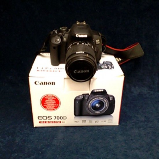 CANON EOS 700D