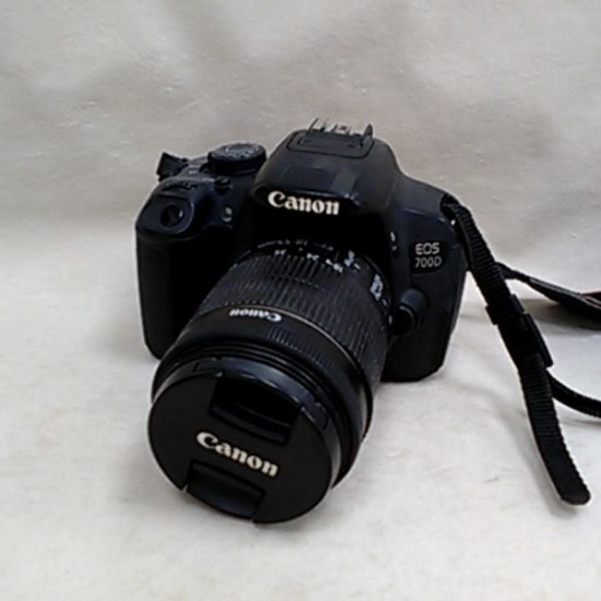 CANON EOS 700D