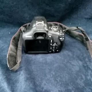 CANON EOS 2000D